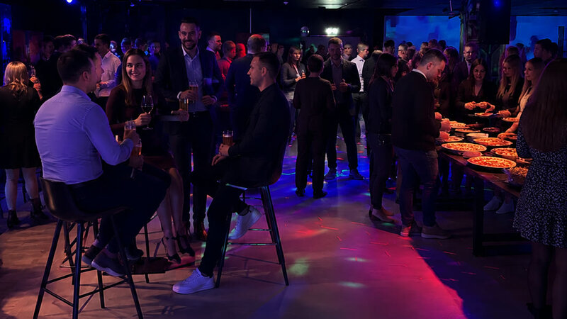 Gro&szlig;e Firmengruppe feiert in der Action Zone im Wollhouse Heilbronn